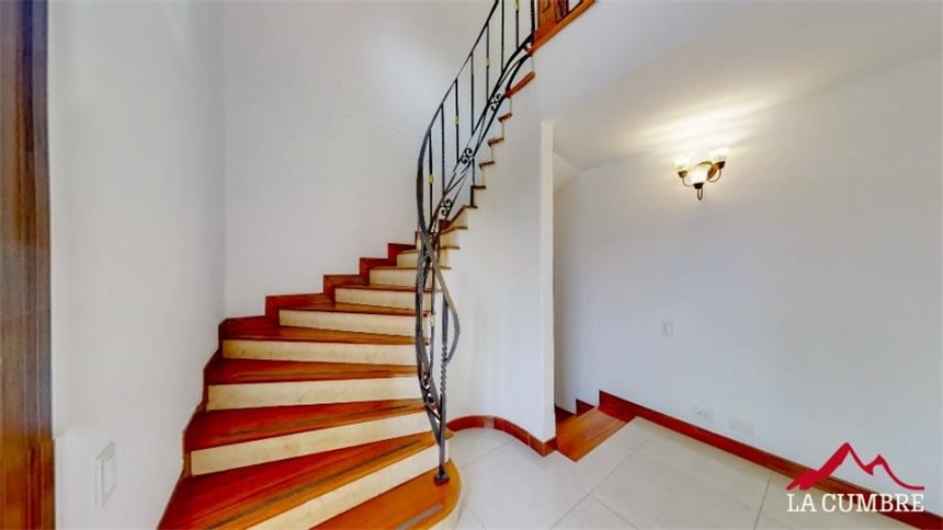 Casa de 3 alcobas en venta en El Tesoro, Medellín, 278 m² · foto 11 de 16