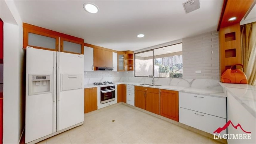 Casa de 3 alcobas en venta en El Tesoro, Medellín, 278 m² · foto 6 de 16