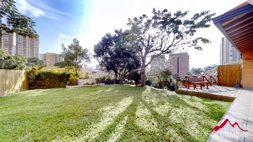 Casa en venta en El Poblado, Medellín 2