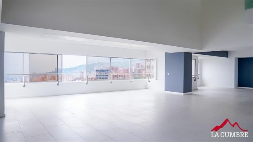 Apartamento de 5 alcobas en arriendo en San Lucas, Medellín, 770 m² · foto 3 de 12