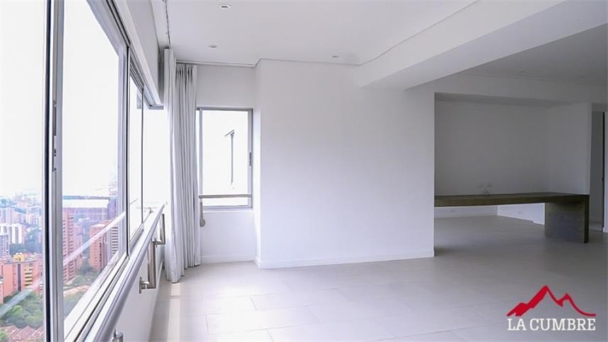 Apartamento de 5 alcobas en arriendo en San Lucas, Medellín, 770 m² · foto 9 de 12
