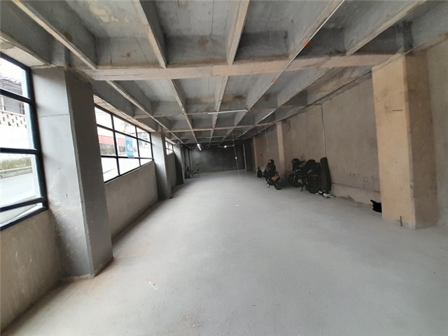 Local en Arriendo - Más