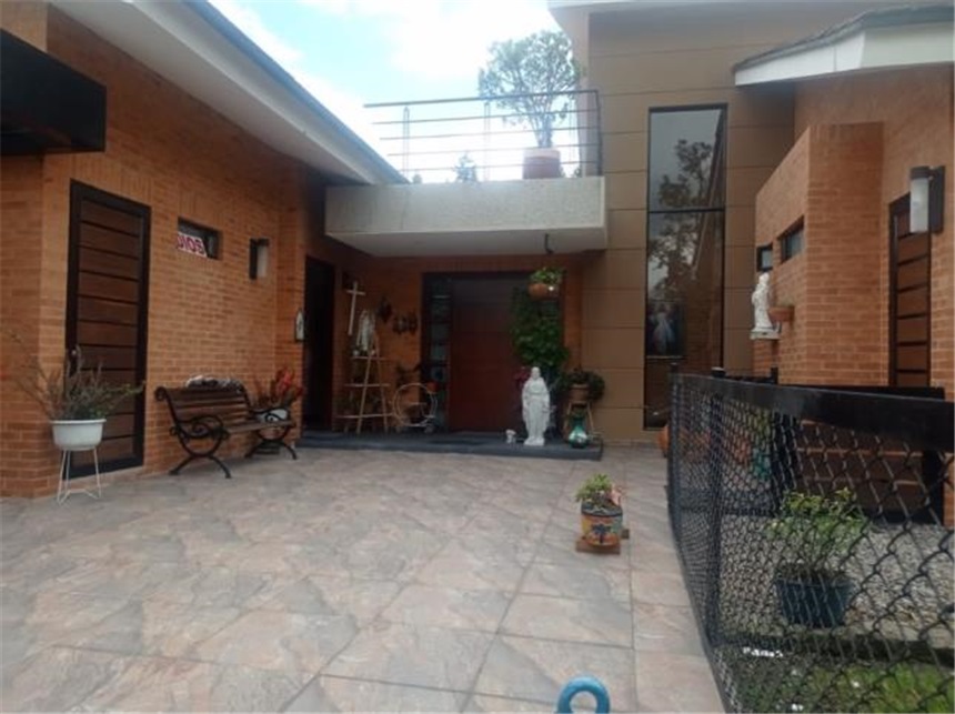 Casa de 3 alcobas en venta en Cr. Valles De Cajica, Cajicá, 889 m² · foto 8 de 24