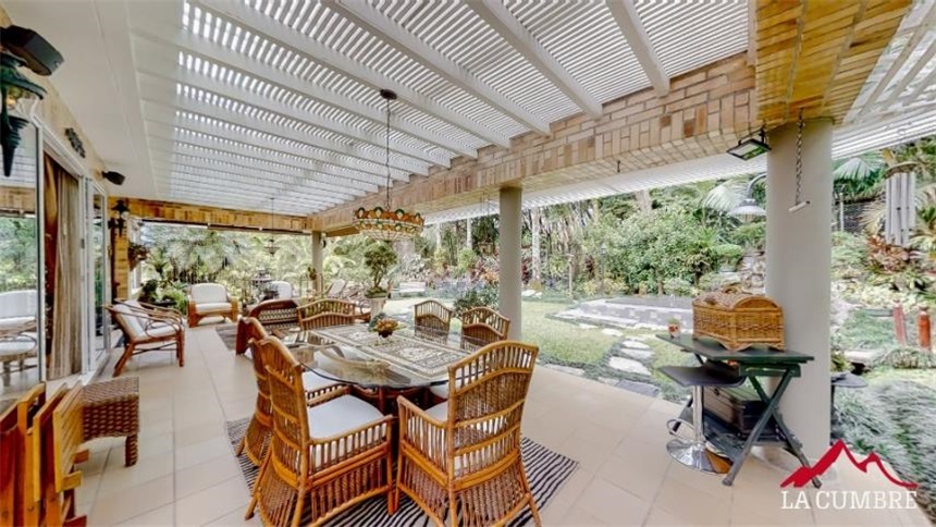 Casa de 4 alcobas en venta en Los Naranjos, Medellín, 400 m² · foto 4 de 18