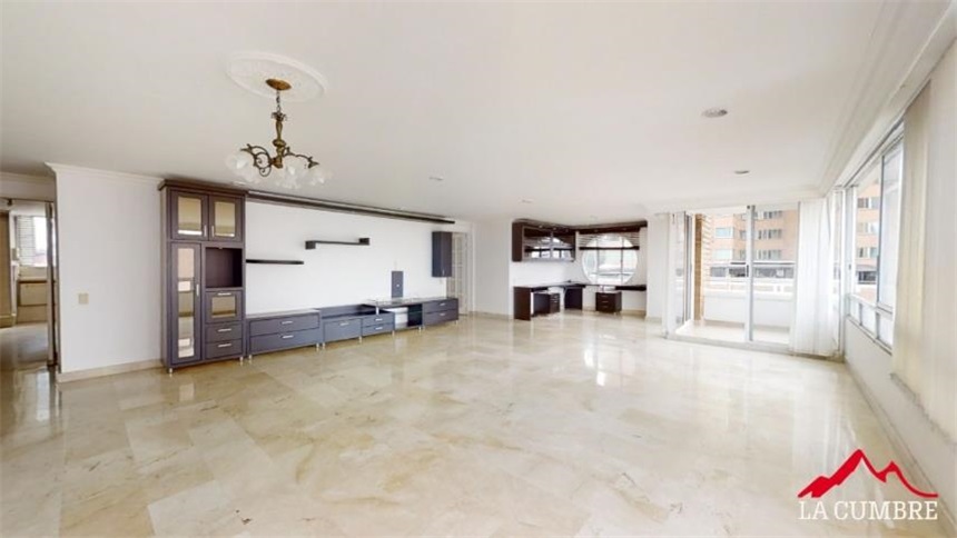 Apartamento de 3 alcobas en arriendo en Los Naranjos, Medellín, 173 m² · foto 3 de 11