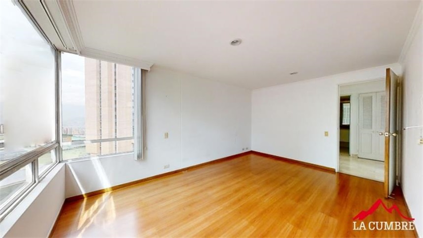 Apartamento de 3 alcobas en arriendo en Los Naranjos, Medellín, 173 m² · foto 10 de 11