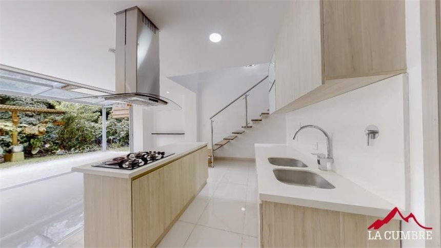 Casa de 3 alcobas en arriendo en Montessori, Envigado, 200 m² · foto 7 de 12