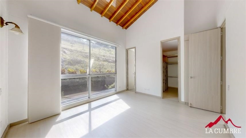 Casa de 3 alcobas en venta en Montessori, Envigado, 200 m² · foto 11 de 12