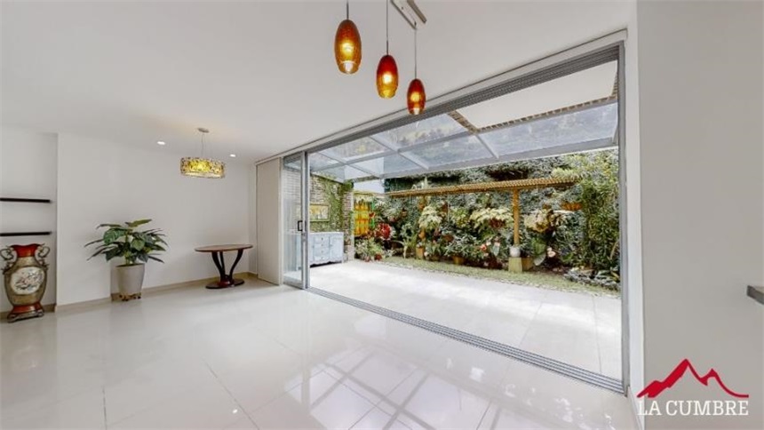 Casa de 3 alcobas en venta en Montessori, Envigado, 200 m² · foto 2 de 12