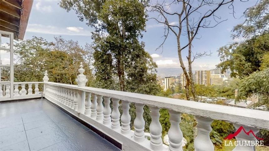 Casa de 3 alcobas en venta en El Tesoro, Medellín, 308 m² · foto 3 de 12