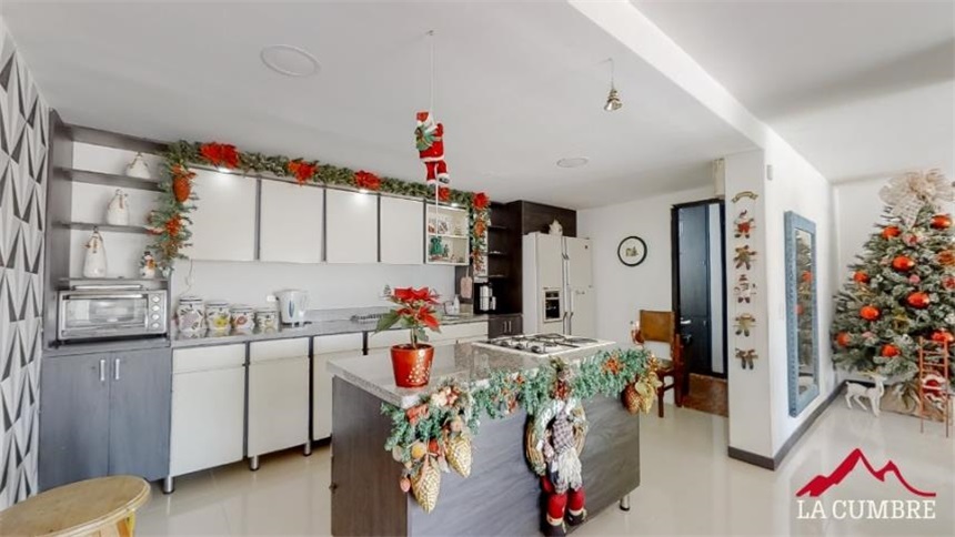 Casa de 3 alcobas en venta en El Tesoro, Medellín, 308 m² · foto 7 de 12