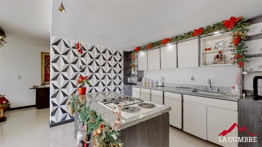 Casa de 3 alcobas en venta en El Tesoro, Medellín, 308 m² · foto 8 de 12