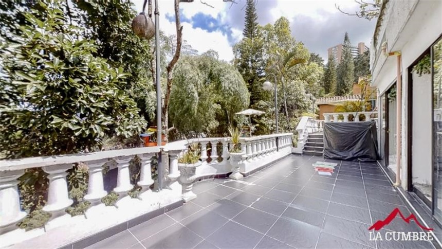 Casa de 3 alcobas en venta en El Tesoro, Medellín, 308 m² · foto 5 de 12