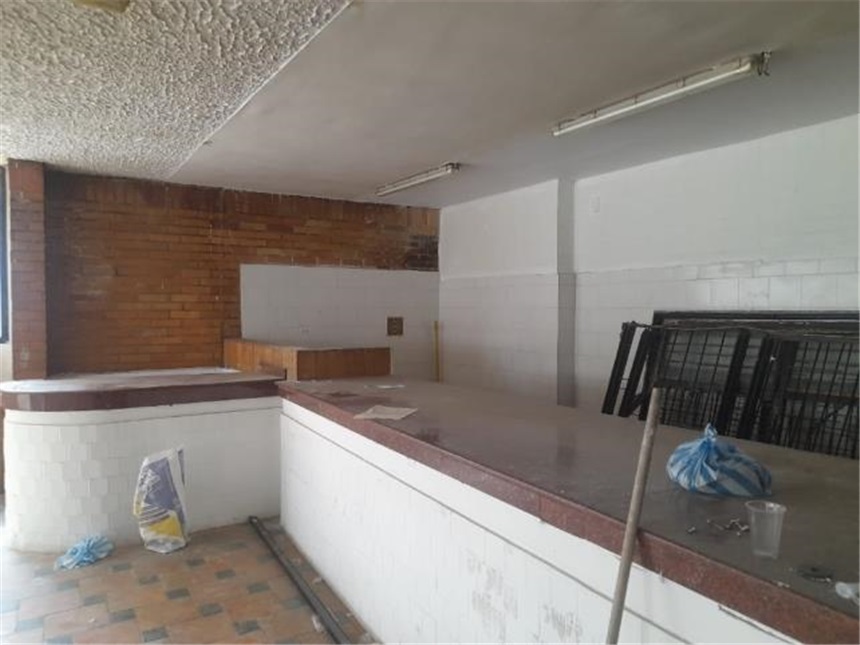 Local en Arriendo - Más