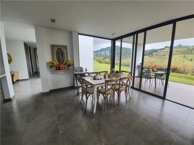 Casa de 3 alcobas en venta en Pantanillo, El Retiro, 248 m² · foto 3 de 13