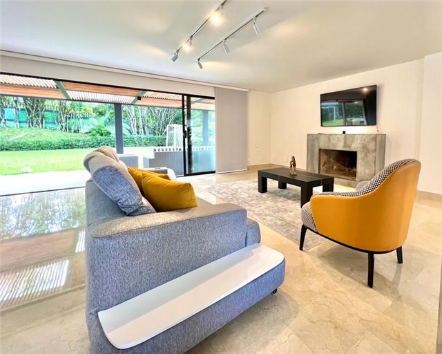 Casa de 5 alcobas en venta en El Tesoro, Medellín, 400 m² · foto 3 de 17