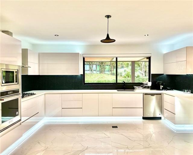 Casa de 5 alcobas en venta en El Tesoro, Medellín, 400 m² · foto 5 de 17