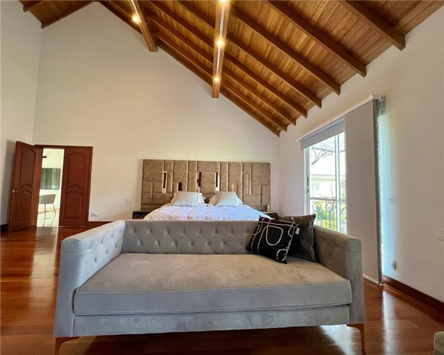 Casa de 5 alcobas en venta en El Tesoro, Medellín, 400 m² · foto 7 de 17