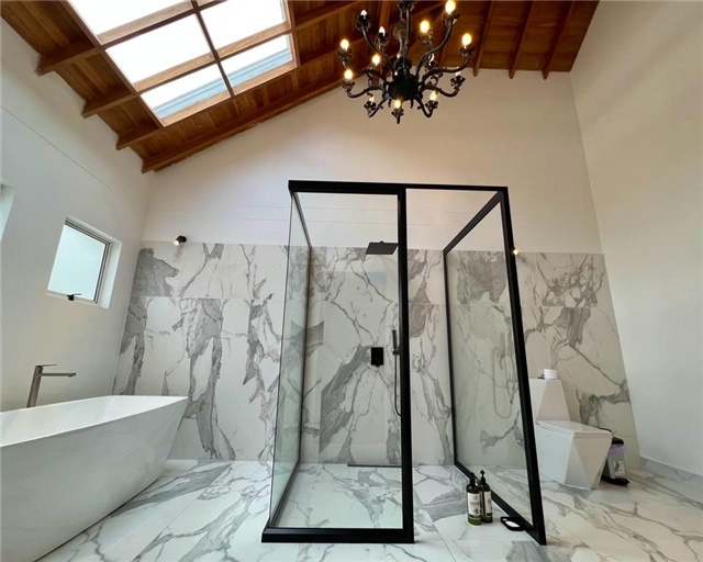 Casa de 5 alcobas en venta en El Tesoro, Medellín, 400 m² · foto 12 de 17