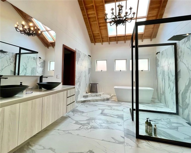 Casa de 5 alcobas en venta en El Tesoro, Medellín, 400 m² · foto 13 de 17