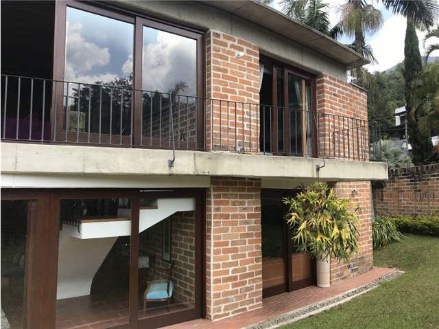 Casa de 3 alcobas en venta en Los Balsos, Medellín, 330 m² · foto 2 de 24