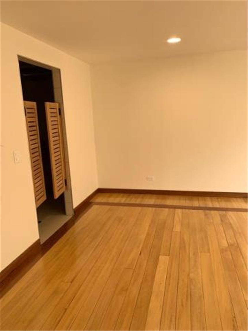 Piso – Bogotá, Chicó Lago - Más
