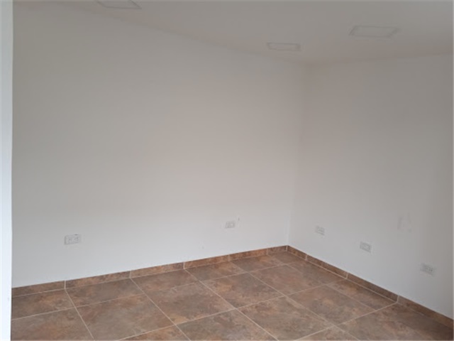 Local en Arriendo - Más