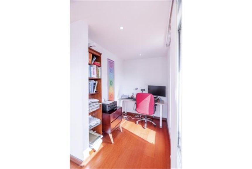 Piso – Bogotá, Santa Bárbara, Localidad Usaquén - Más