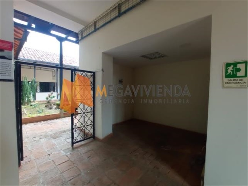 Local en Arriendo - Vista 2