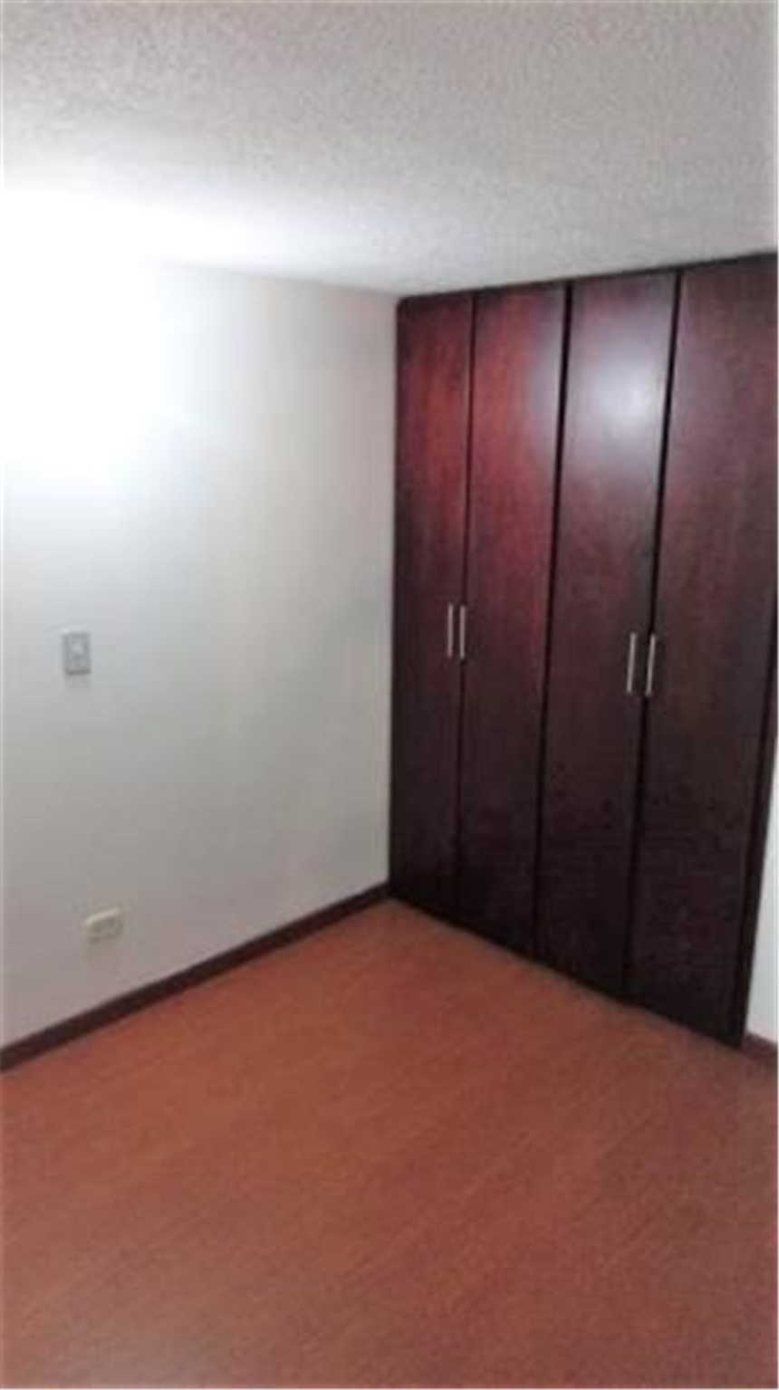 Piso – Bogotá, Calandaima, Localidad Kennedy - Más