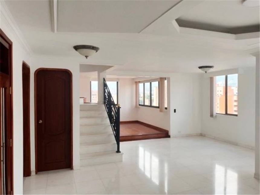 Apartamento de 4 alcobas en arriendo en Laureles, Medellín, 178 m² · foto 2 de 20