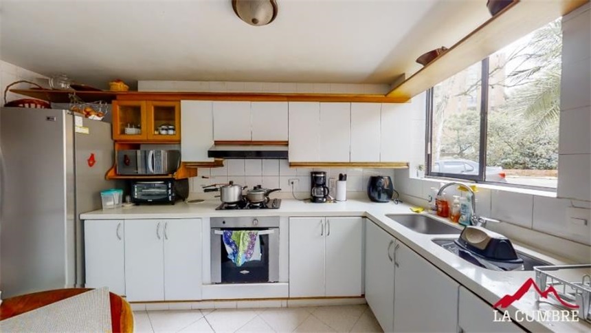Casa de 5 alcobas en venta en El Castillo, Medellín, 322 m² · foto 6 de 12