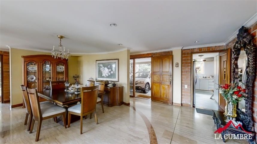 Casa de 5 alcobas en venta en El Castillo, Medellín, 322 m² · foto 3 de 12