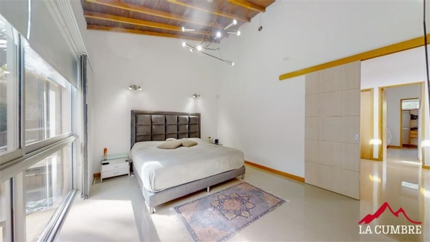 Casa de 3 alcobas en venta en Loma El Atravesado, Envigado, 219 m² · foto 11 de 12