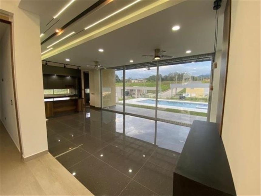 Casa de 4 alcobas en venta en Alto De Combeima, Ibagué, 320 m² · foto 5 de 24