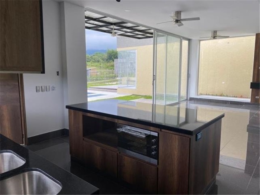 Casa de 4 alcobas en venta en Alto De Combeima, Ibagué, 320 m² · foto 11 de 24