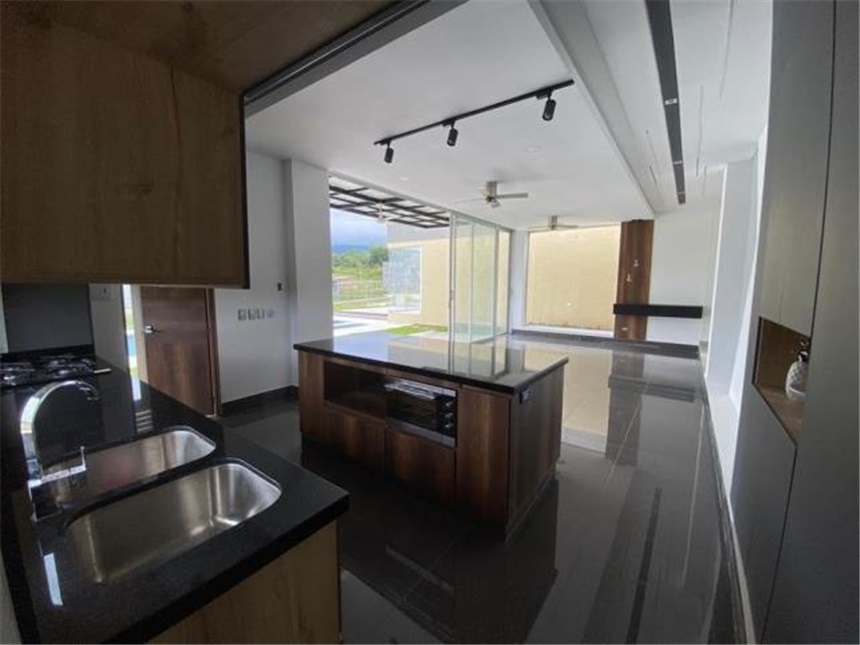 Casa de 4 alcobas en venta en Alto De Combeima, Ibagué, 320 m² · foto 6 de 24