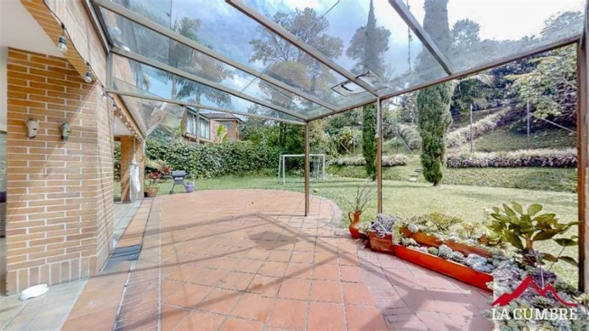 4BR House in Suroriente (430 m²) - 4