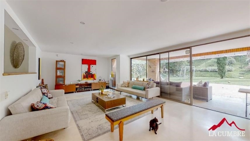 4BR House in Suroriente (430 m²)