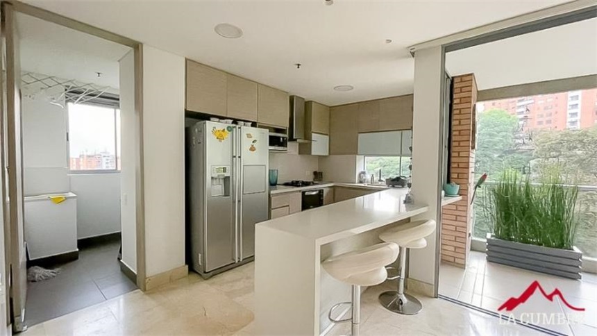 Apartamento de 3 alcobas en arriendo en Las Lomas, Medellín, 140 m² · foto 5 de 12