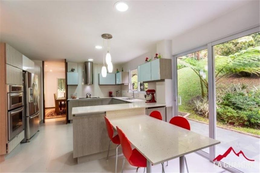 Casa de 4 alcobas en venta en El Tesoro, Medellín, 521 m² · foto 8 de 12
