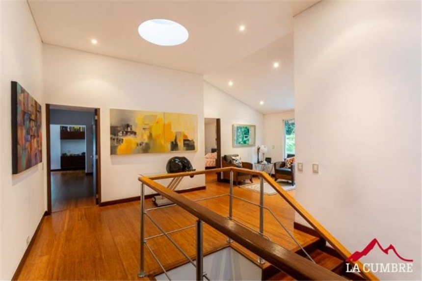 Casa de 4 alcobas en venta en El Tesoro, Medellín, 521 m² · foto 10 de 12