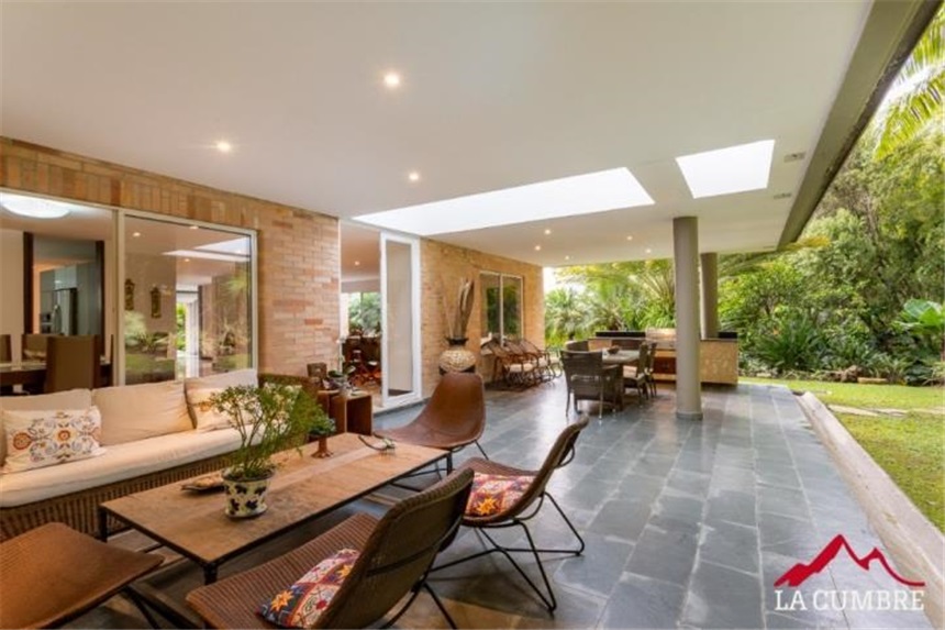 Casa de 4 alcobas en venta en El Tesoro, Medellín, 521 m² · foto 6 de 12