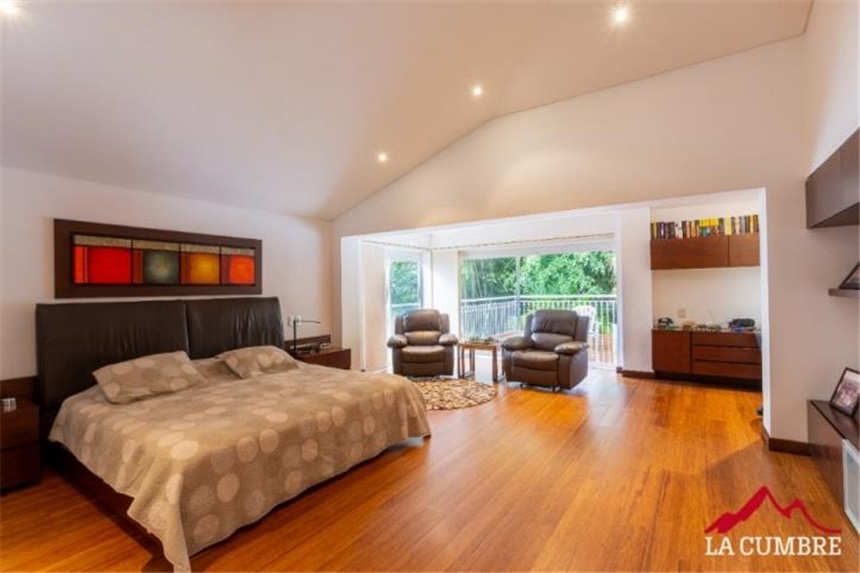 Casa de 4 alcobas en venta en El Tesoro, Medellín, 521 m² · foto 11 de 12