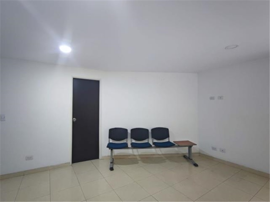 Local en venta en Los Alcazares, Manizales, 41 m² · foto 2 de 12