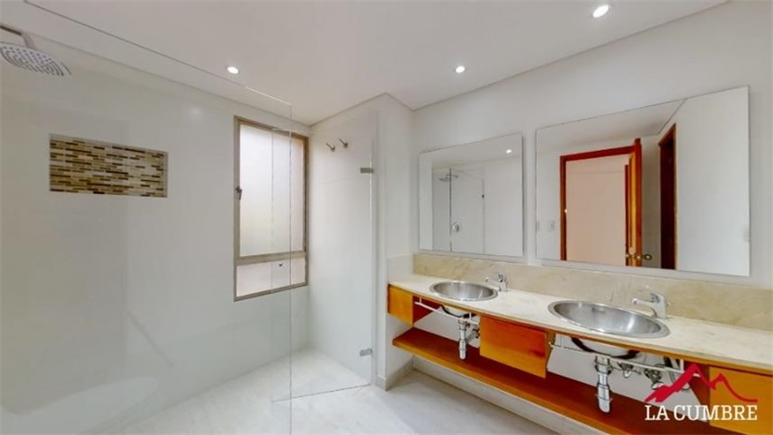 Apartamento de 3 alcobas en arriendo en El Tesoro, Medellín, 320 m² · foto 10 de 10