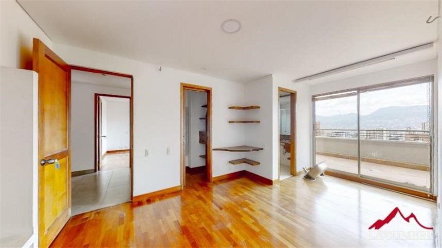 Apartamento de 3 alcobas en arriendo en El Tesoro, Medellín, 320 m² · foto 7 de 10
