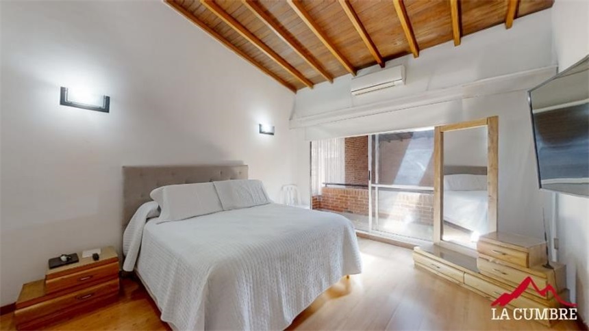 Casa de 3 alcobas en venta en Loma Benedictinos, Envigado, 240 m² · foto 10 de 12