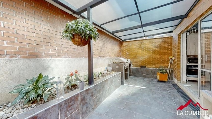 Casa de 3 alcobas en venta en Loma Benedictinos, Envigado, 240 m² · foto 3 de 12