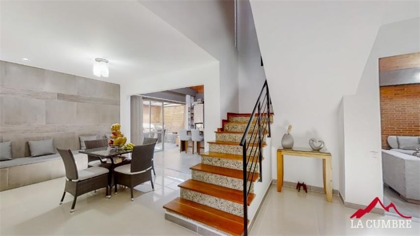 Casa de 3 alcobas en venta en Loma Benedictinos, Envigado, 240 m² · foto 8 de 12